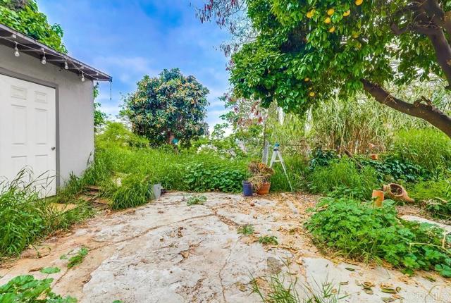 1279 N Hicks Drive, East Los Angeles CA: https://media.crmls.org/mediaz/6b126ea2-22db-4615-9275-8ef94250adaf.jpg