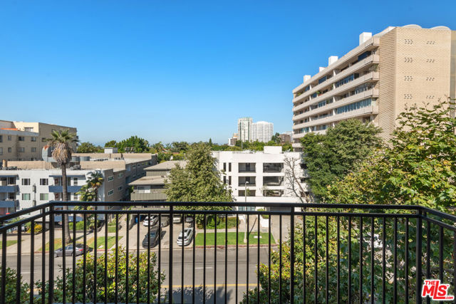 1340 S Beverly Glen Boulevard, Los Angeles CA: https://media.crmls.org/mediaz/6b129006-3c0f-4cef-936a-2e511f01bf9b.jpg