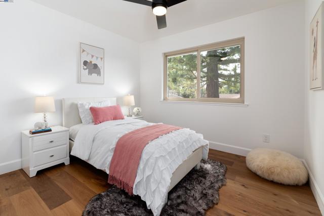 310 Trestle Glen Ct, Walnut Creek CA: https://media.crmls.org/mediaz/6b129e65-b9ff-4c3e-b23b-7069e4b9eda2.jpg