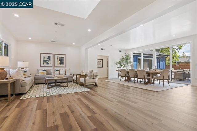 158 Pulido Rd, Danville CA: https://media.crmls.org/mediaz/6b12b810-a1bd-48f2-a0ba-4ac7294ad01e.jpg
