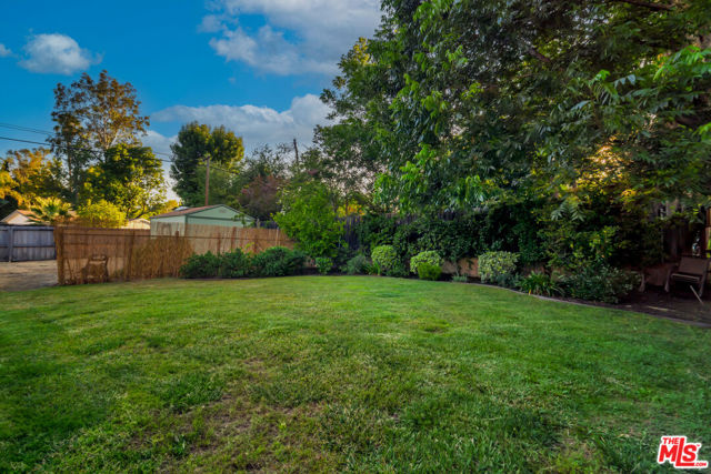 6001 Oakdale Avenue, Woodland Hills CA: https://media.crmls.org/mediaz/6b12bda9-cfc1-4cda-90ca-20c8fcbec998.jpg