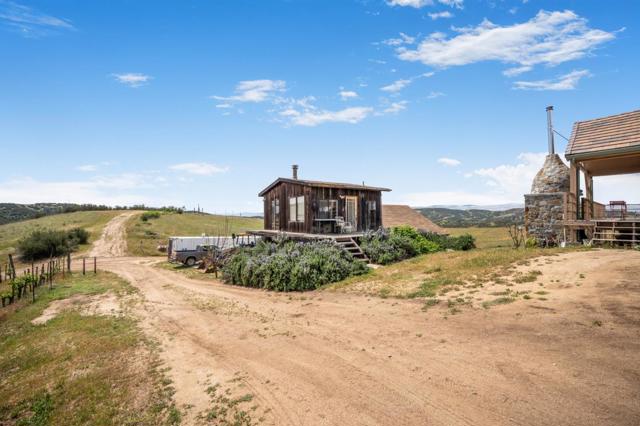 30625 Stonewall Canyon Road, Soledad CA: https://media.crmls.org/mediaz/6b13a31b-b1c8-4f8e-bf8b-11222fbad069.jpg