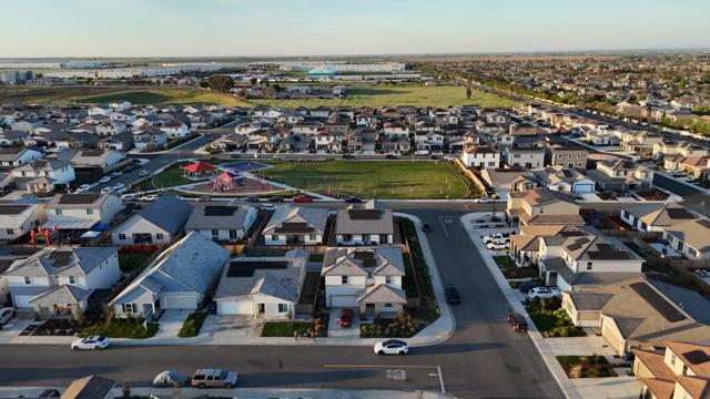 2121 Stagecoach Road, Patterson CA: https://media.crmls.org/mediaz/6b13b1a1-1335-4998-8d49-d403ffc65a9a.jpg