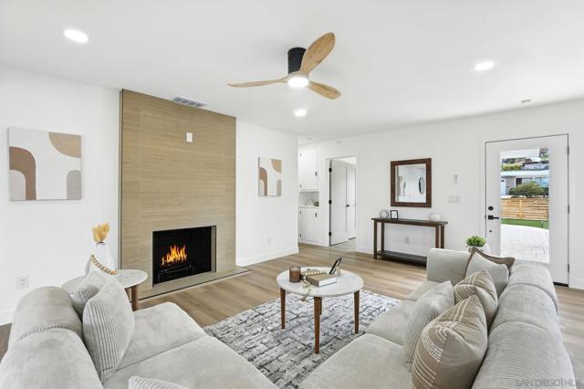 2736 Burgener Blvd, San Diego CA: https://media.crmls.org/mediaz/6b13bf75-c340-4b17-923e-92d95859ffe0.jpg