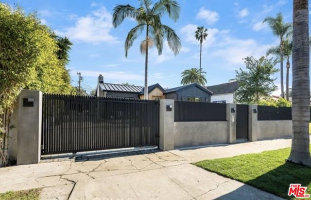 622 N La Jolla Avenue, Los Angeles CA: https://media.crmls.org/mediaz/6b13c6d0-5ccc-4c97-9f64-4c4fbeafe695.jpg
