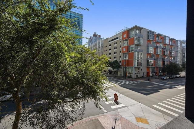 525 11th Avenue, San Diego CA: https://media.crmls.org/mediaz/6b13c795-74d2-46ff-a838-1d75a7300e30.jpg