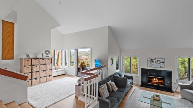 4621 Villas Court, Bonita CA: https://media.crmls.org/mediaz/6b142d09-872c-416e-9bac-32bd70564cac.jpg