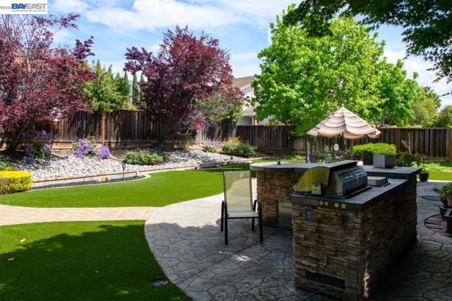 466 Crystalline Dr, Fremont CA: https://media.crmls.org/mediaz/6b143cf9-62d3-4b40-8301-aac93adf10fc.jpg