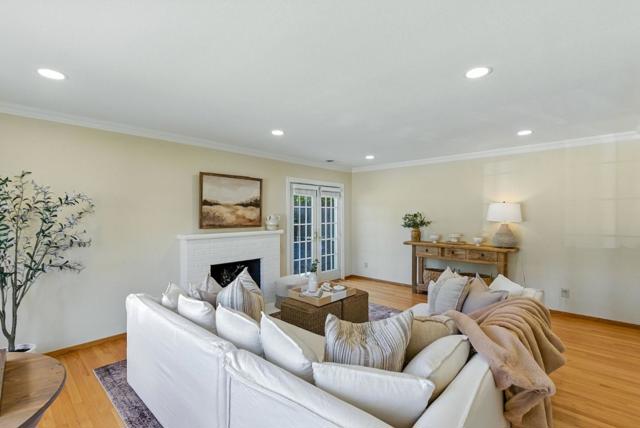 2188 Yorkshire Way, Mountain View CA: https://media.crmls.org/mediaz/6b14c493-d7c1-4065-9715-0b8b57472743.jpg