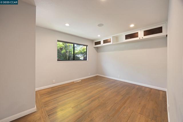 1834 Ivanhoe Ave, Lafayette CA: https://media.crmls.org/mediaz/6b14d55d-e6ae-4efb-879e-8028bdfa674a.jpg