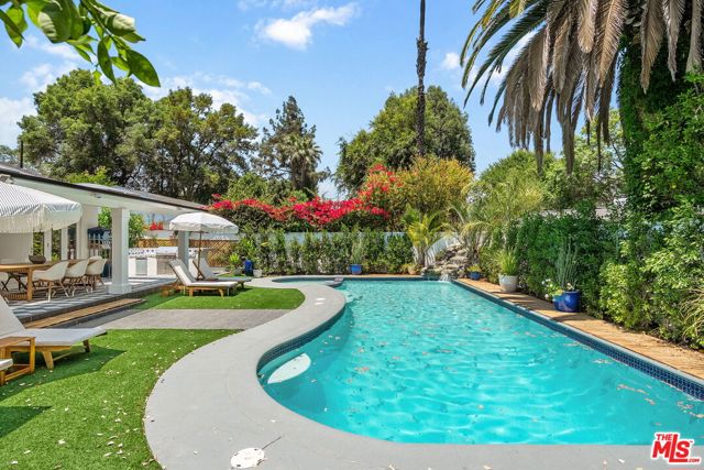 5614 Ponce Avenue, Woodland Hills CA: https://media.crmls.org/mediaz/6b154417-ba52-4ce8-9c31-df4172a358b1.jpg