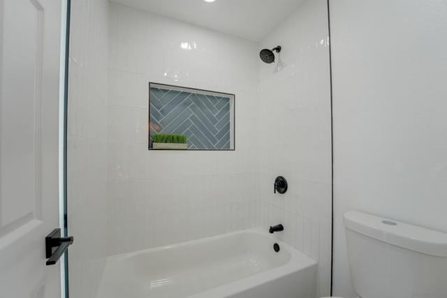 3302 Vista Rocosa, Escondido CA: https://media.crmls.org/mediaz/6b15ecae-1bec-4428-a65d-3f62436c9bd3.jpg