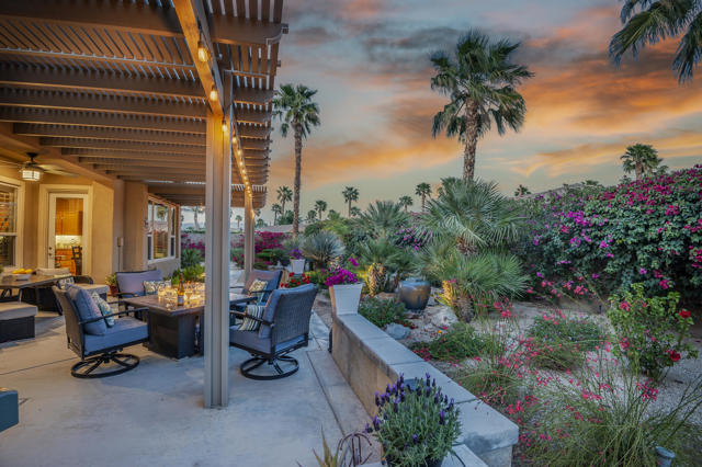 60590 Lace Leaf Court, La Quinta CA: https://media.crmls.org/mediaz/6b16112a-2de6-4525-9869-ec1f4561bc61.jpg