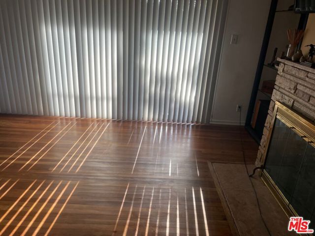 6425 Columbus Avenue, Van Nuys CA: https://media.crmls.org/mediaz/6b16781a-64aa-459e-9e74-5bc63fb6a64c.jpg
