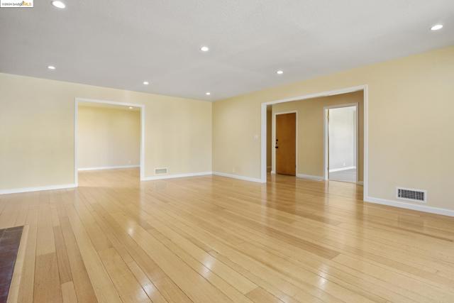 Image 4 of 23 For 646 Spruce St