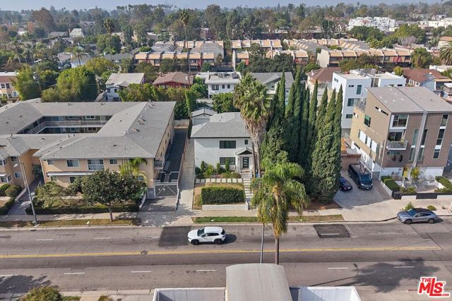 433 S Wilton Place, Los Angeles CA: https://media.crmls.org/mediaz/6b16db34-7bcc-46e0-b0e4-958bb1a26cfb.jpg