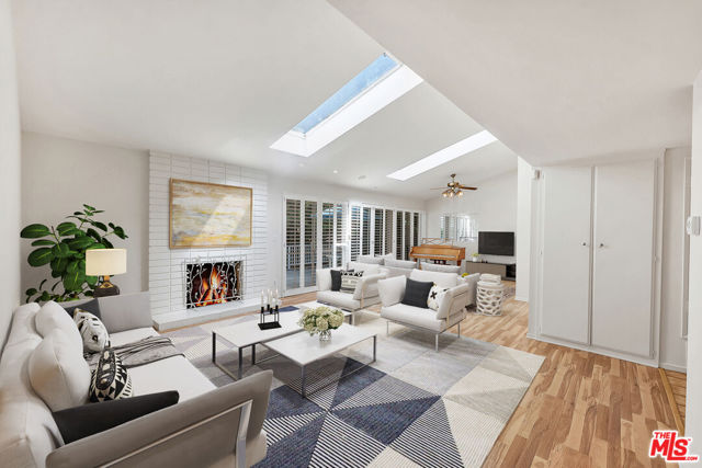 24041 Mariano Street photo 5