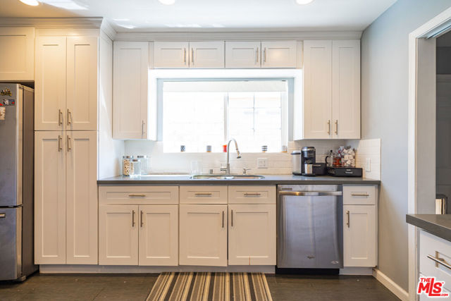 7720 KYLE Street photo 6