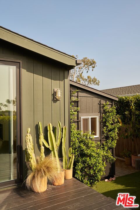 29500 Heathercliff Road, Malibu CA: https://media.crmls.org/mediaz/6b1743c6-881a-4a2b-9ed9-10f405a7c31e.jpg