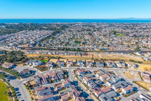 585 Santa Lucia Way, Marina CA: https://media.crmls.org/mediaz/6b1765e4-c916-4ca4-8da8-7b485617f063.jpg