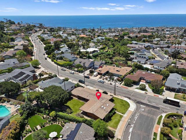 1201 Via Barranca, La Jolla CA: https://media.crmls.org/mediaz/6b178459-de90-4811-a97f-da95abe330aa.jpg