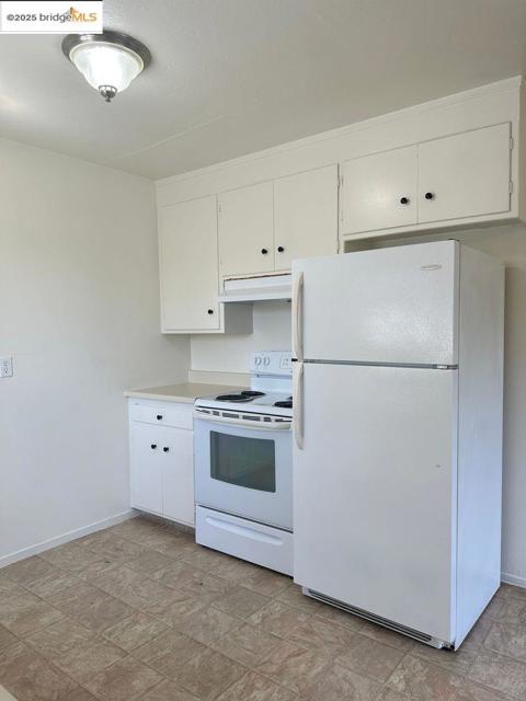 3044 Capp ST, Oakland CA: https://media.crmls.org/mediaz/6b178a9d-7d51-45b0-a114-a948130598bd.jpg