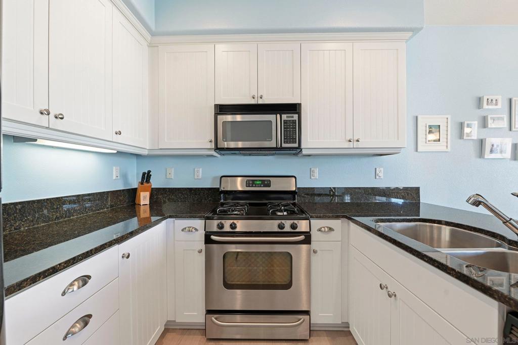 845 Harbor Cliff Way - photo 16