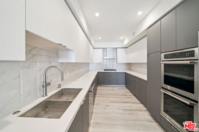 1226 S Bedford Street, Los Angeles CA: https://media.crmls.org/mediaz/6b186844-00dc-42ae-8b76-cf4686856438.jpg