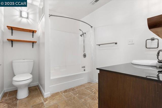 15067 Churchill St, San Leandro CA: https://media.crmls.org/mediaz/6b188425-6228-45e0-a5d7-2997d2dcf235.jpg