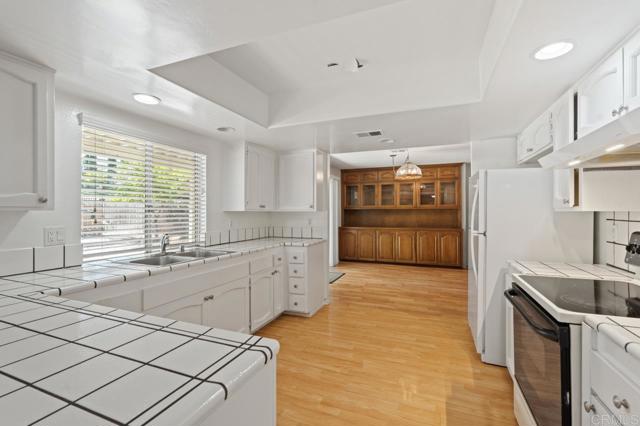 Detail Gallery Image 22 of 75 For 1975 Belmore Ct, El Cajon,  CA 92020 - 5 Beds | 3 Baths