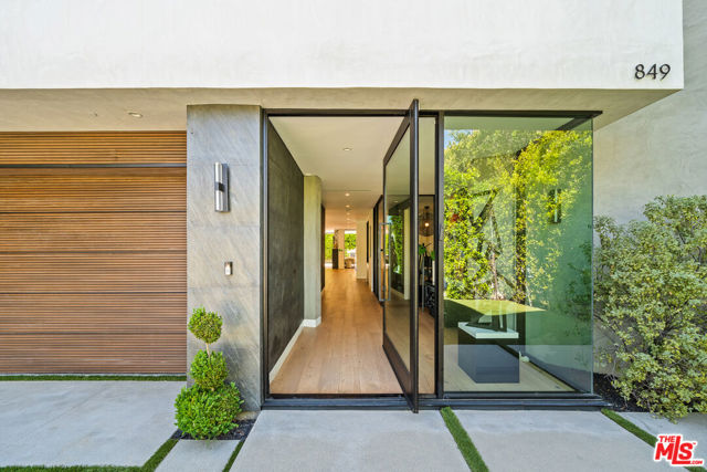 849 N Spaulding Avenue, Los Angeles CA: https://media.crmls.org/mediaz/6b18fd52-e9ef-476b-9813-0cbdd3246e26.jpg