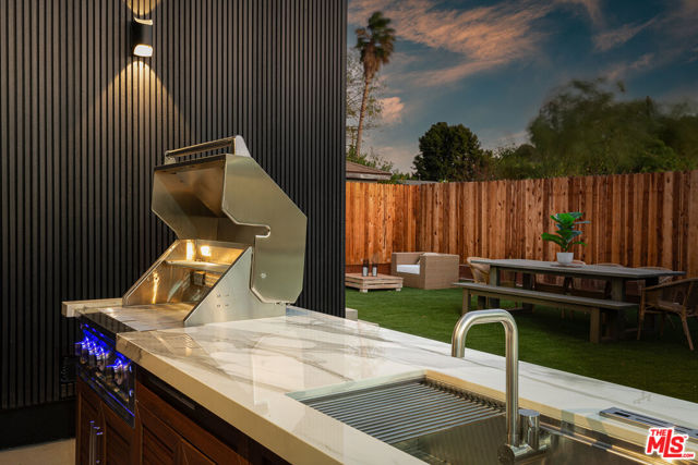 17624 Martha Street, Encino CA: https://media.crmls.org/mediaz/6b19d025-328b-4fb1-b100-2ece0fce56a6.jpg