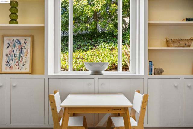 5701 La Salle Ave, Oakland CA: https://media.crmls.org/mediaz/6b1a4b25-d4a6-44ed-9dba-7c9d66791fd4.jpg