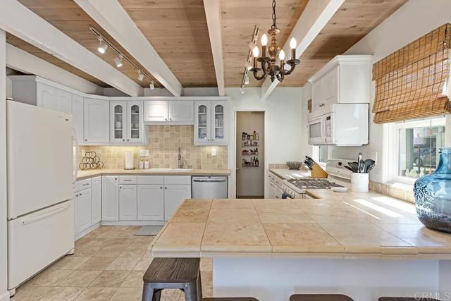 1817 19 Coast Boulevard, Del Mar CA: https://media.crmls.org/mediaz/6b1a7922-9348-462e-a6fe-8e8cc2e2afd5.jpg