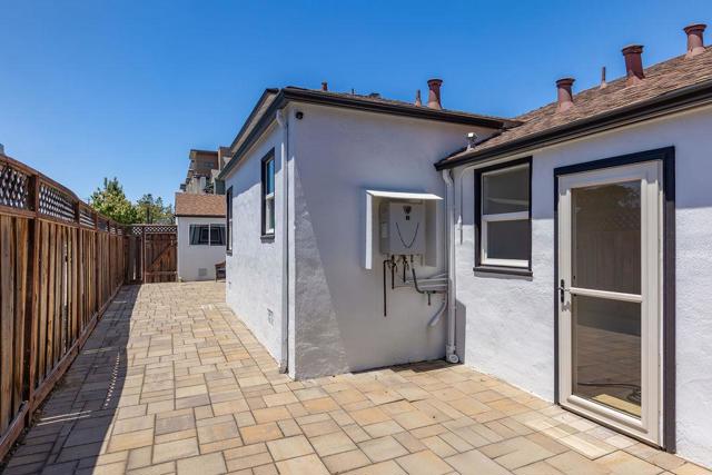 1032 Toyon Drive, Burlingame CA: https://media.crmls.org/mediaz/6b1aa656-2a75-4b19-8783-88a4fb5df197.jpg