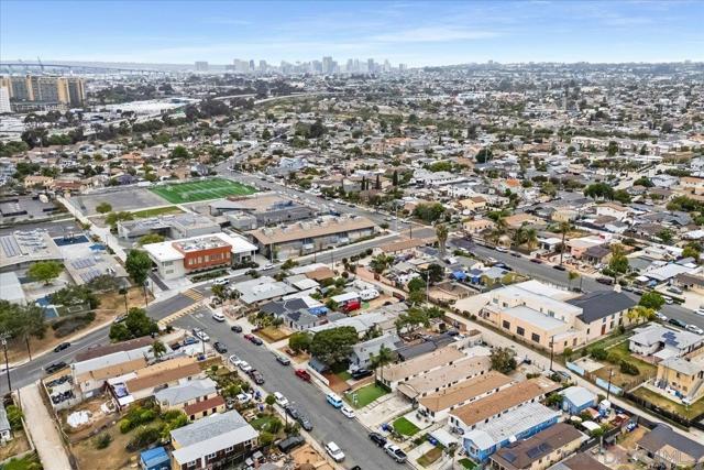 4046 4048 Eta St, San Diego CA: https://media.crmls.org/mediaz/6b1aaec4-d195-45d7-96c3-61058b9fbf77.jpg