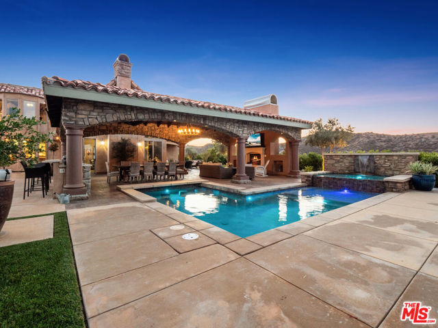 27023 Rolling Hills Avenue, Canyon Country CA: https://media.crmls.org/mediaz/6b1b128b-c4b0-49c9-9052-58b02863f1c7.jpg