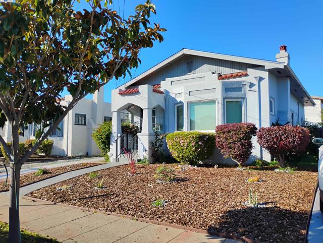 2621 66th Avenue, Oakland CA: https://media.crmls.org/mediaz/6b1c0694-0620-4b9e-b7d7-06de280119f1.jpg