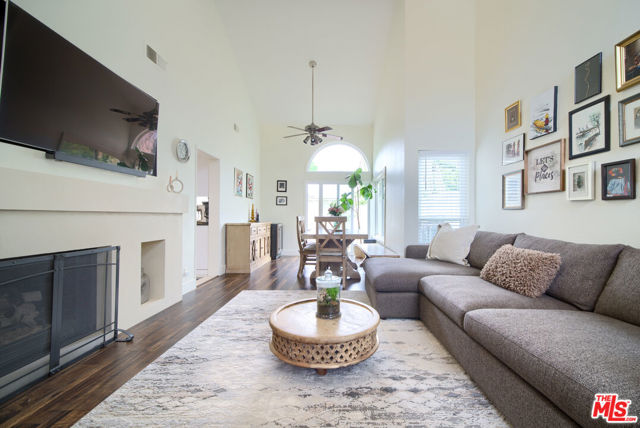 52 Carriage Hill Lane, Laguna Hills CA: https://media.crmls.org/mediaz/6b1c26a7-c2b6-4798-89fe-8ac13bfb0142.jpg