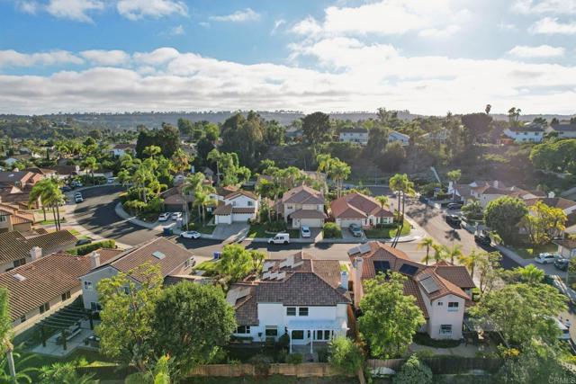 2933 Via Emerado, Carlsbad CA: https://media.crmls.org/mediaz/6b1c49d5-fc5d-4b81-acd0-aebc4750c7ed.jpg