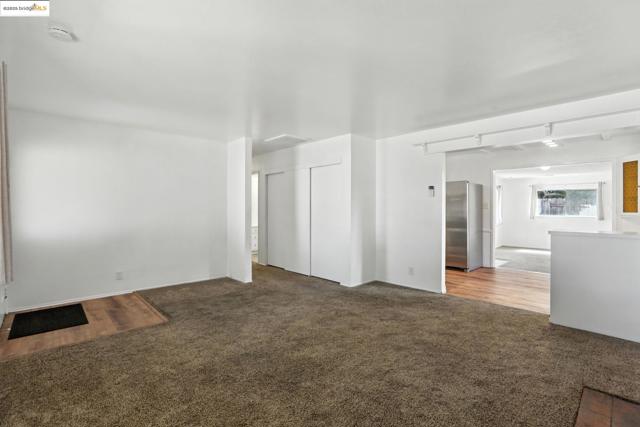 6725 Austin Way, Sacramento CA: https://media.crmls.org/mediaz/6b1c709d-4942-45ec-a99a-3f4347cb7a09.jpg