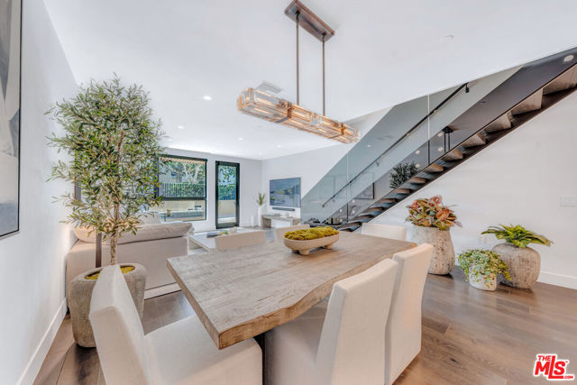 724 N Croft Avenue, Los Angeles CA: https://media.crmls.org/mediaz/6b1c7972-948d-48df-be64-22314e0a5056.jpg