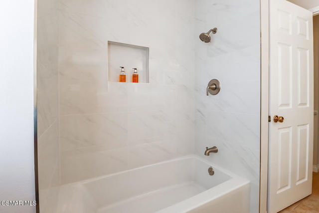 29153 Oakpath Drive, Agoura Hills CA: https://media.crmls.org/mediaz/6b1cdb94-7e4b-42ff-9c7d-a4ffc404d6e7.jpg