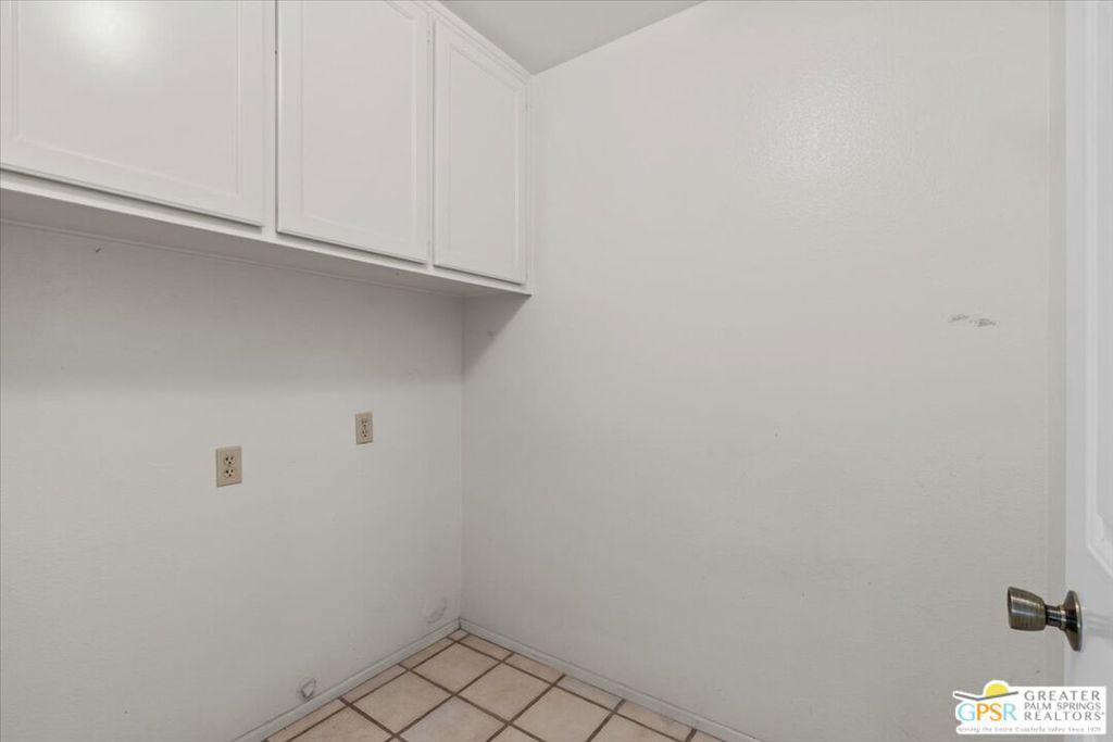 https://media.crmls.org/mediaz/6b1d120e-6a4d-48c1-9a79-21d4a778e9ac.jpg?preset=X-Large