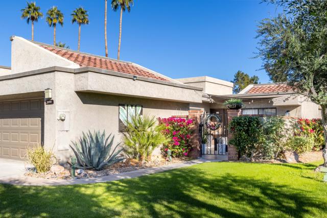 2910 Calle Loreto, Palm Springs CA: https://media.crmls.org/mediaz/6b1df1a9-96a4-4a92-9530-0aa8875ce2b5.jpg