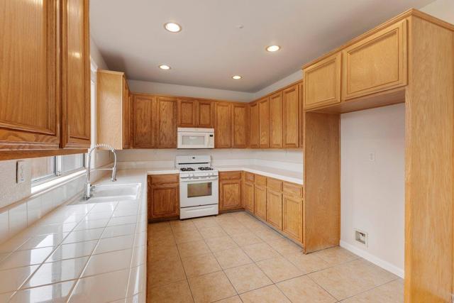 1033 Lewis Street, Salinas CA: https://media.crmls.org/mediaz/6b1dfc8e-f70c-4c29-8098-66a325a12c48.jpg