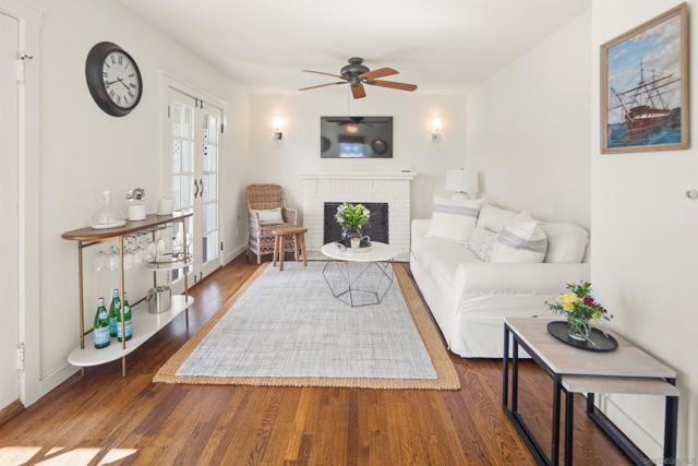 950 Olive Ave, Coronado CA: https://media.crmls.org/mediaz/6b1e9e57-8a07-4238-866b-1ab88eac2789.jpg