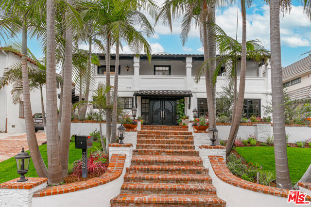 322 25th Street, Santa Monica CA: https://media.crmls.org/mediaz/6b1f5767-363e-4804-a0ca-6b7cdf3e654c.jpg