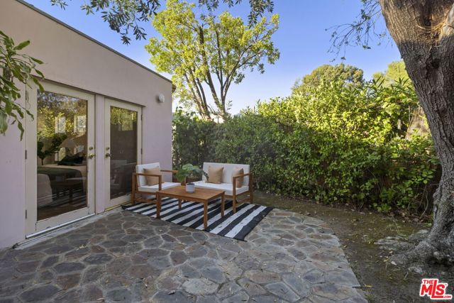 2980 Hollyridge Drive, Los Angeles CA: https://media.crmls.org/mediaz/6b1f5e42-aa59-4519-a982-3b6c6dc9ac57.jpg