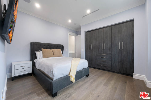 126 N Canyon View Drive, Los Angeles CA: https://media.crmls.org/mediaz/6b1f8d9a-4471-4e07-a01d-666970101ab5.jpg
